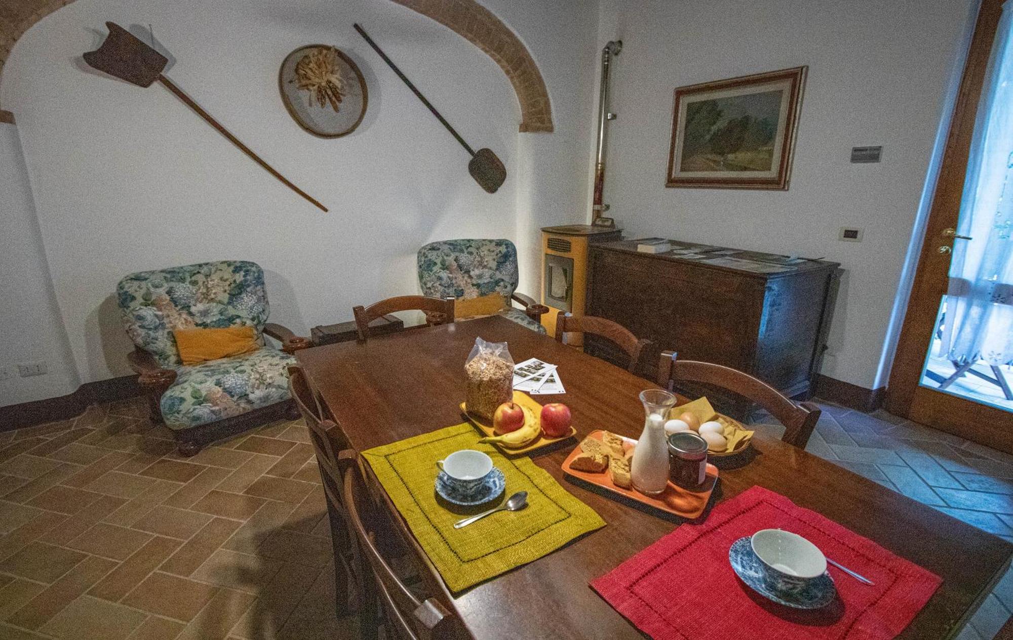 Agriturismo Biofattoria L'Upupa มอนตาลชิโน ภายนอก รูปภาพ